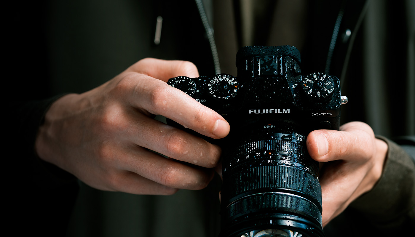 Fujifilm X-T5 Black в полевых условиях