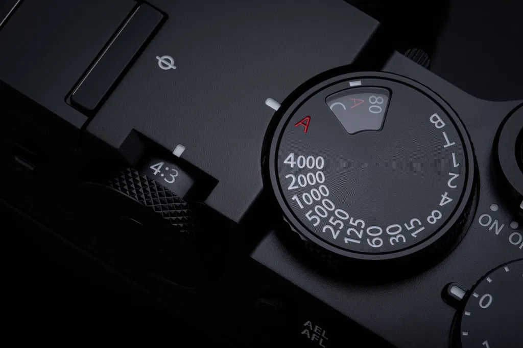 Fujifilm GFX100RF в руке